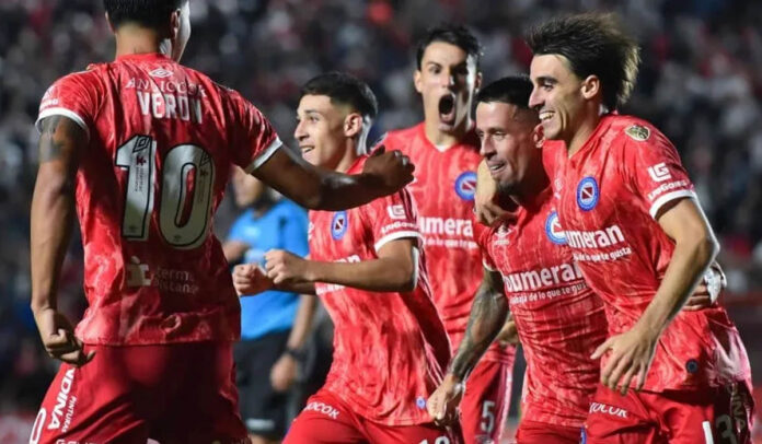 Argentinos Juniors arrancó la Libertadores ganando: 1-0 a Independiente del Valle