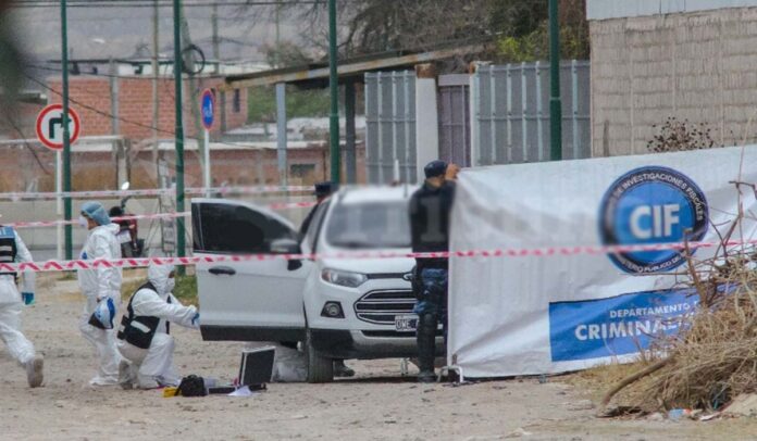 Batalla campal entre tres barrios de Salta: mataron a un joven a escopetazos