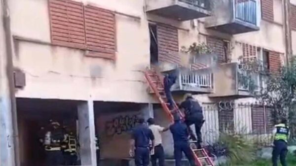 [VIDEO] Salteño quiso prenderse fuego y fue rescatado a tiempo por los bomberos