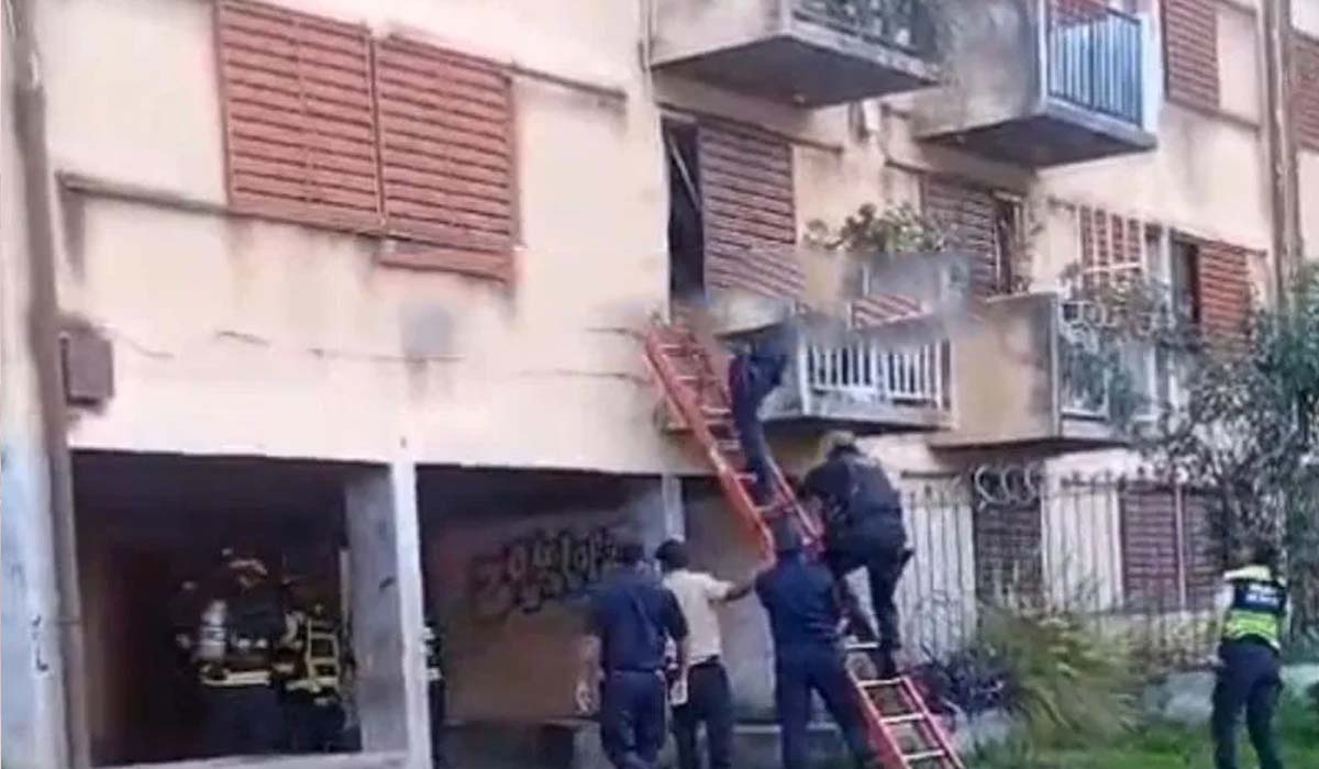 [VIDEO] Salteño quiso prenderse fuego y fue rescatado a tiempo por los bomberos